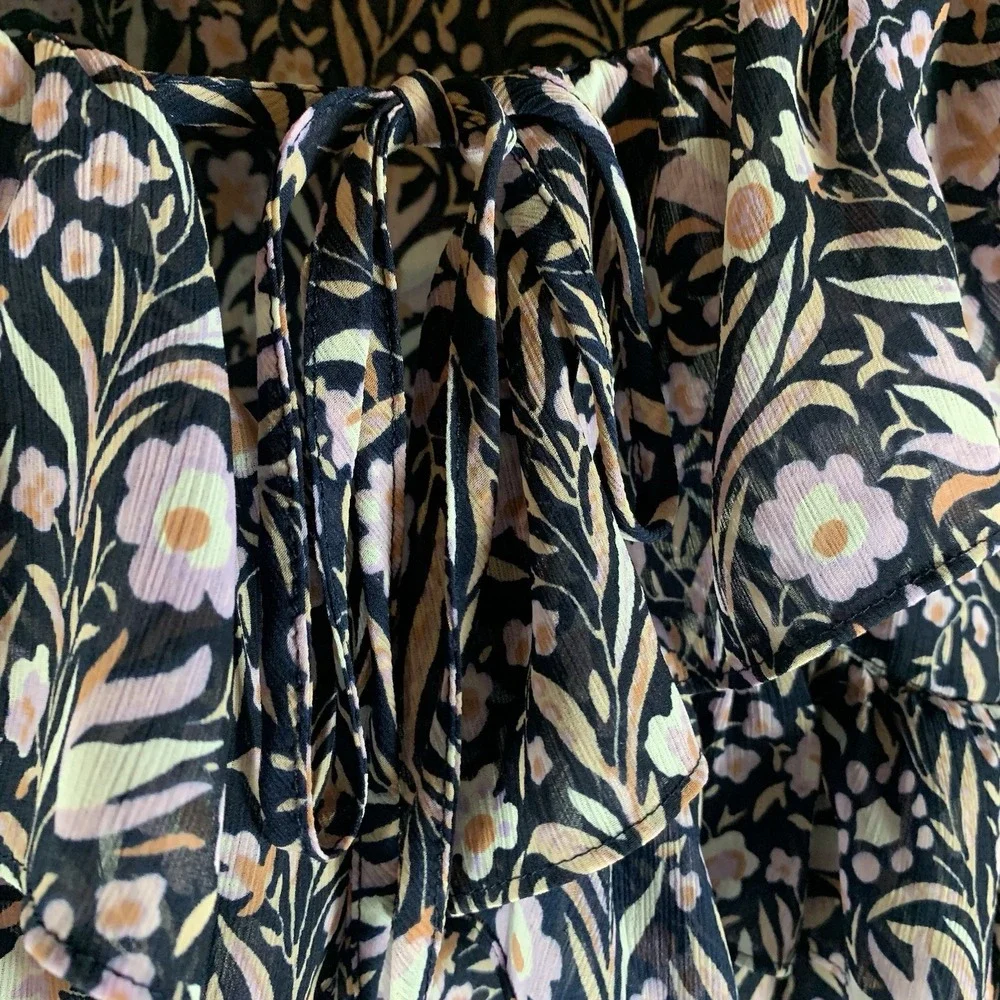 J Crew Womens Blouse Top M Floral Ruffles‎ Bell Sleeve Tie Boho Preppy Keyhole